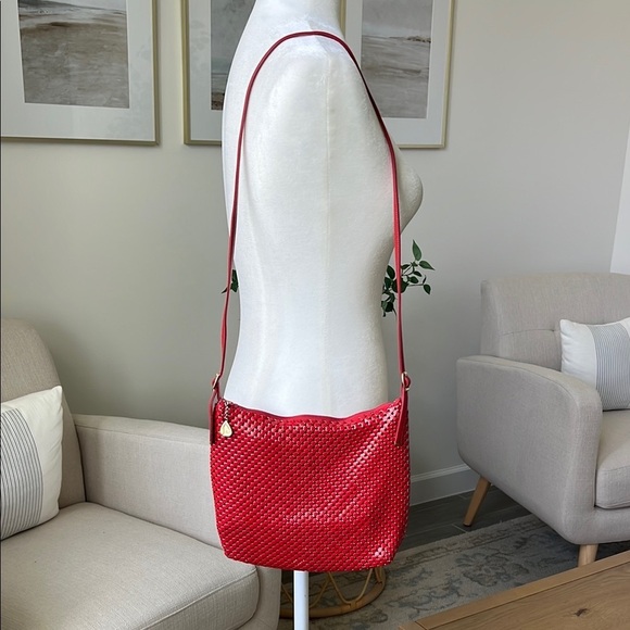 Vintage Whiting & David Red Mesh Crossbody Bag Gold Accents Sailboat Heart Charm - Picture 3 of 16